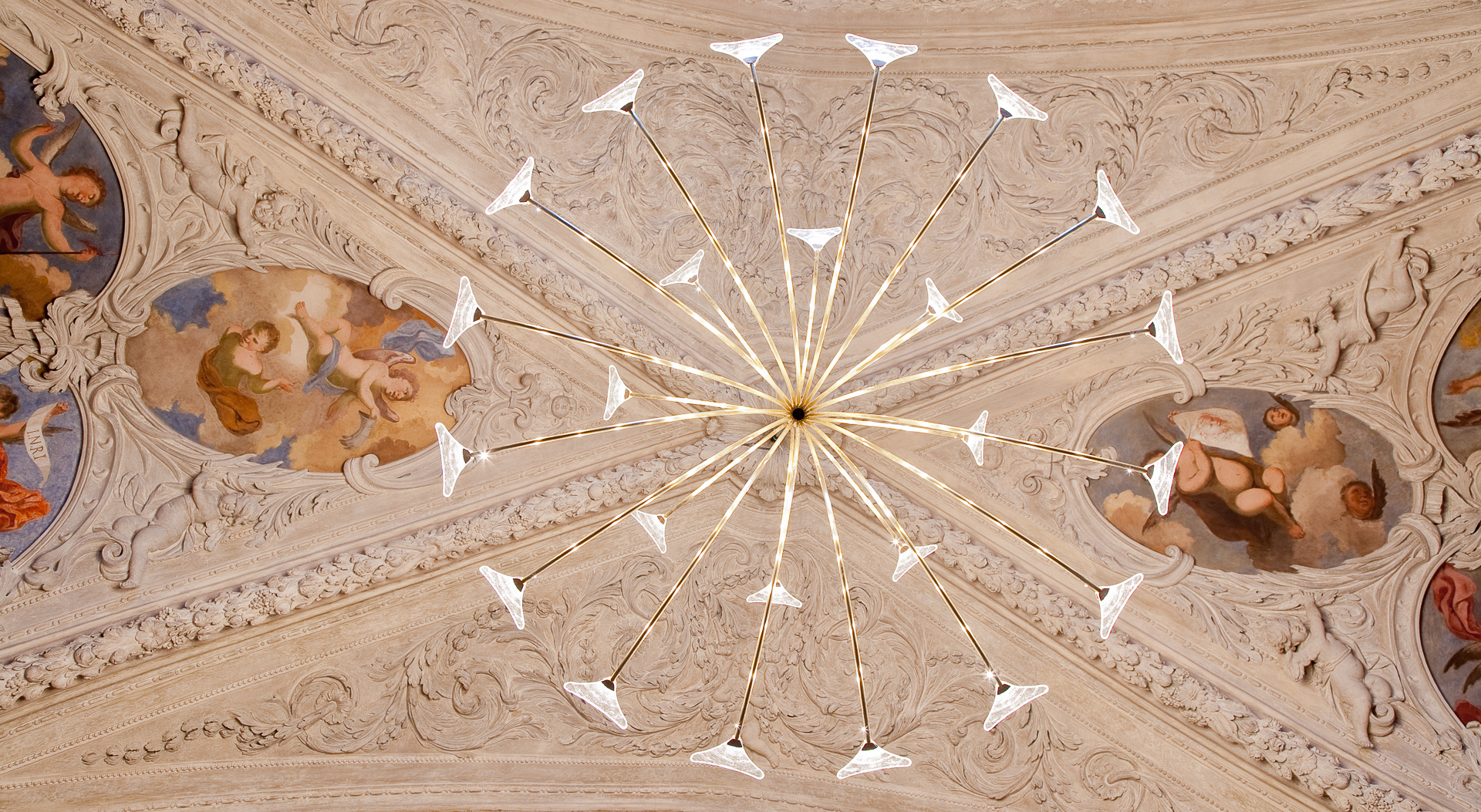 Lustres de l’église Saint-Hippolyte de Thonon-les-Bains, par Natacha MONDON & Eric PIERRE – Vue de dessous