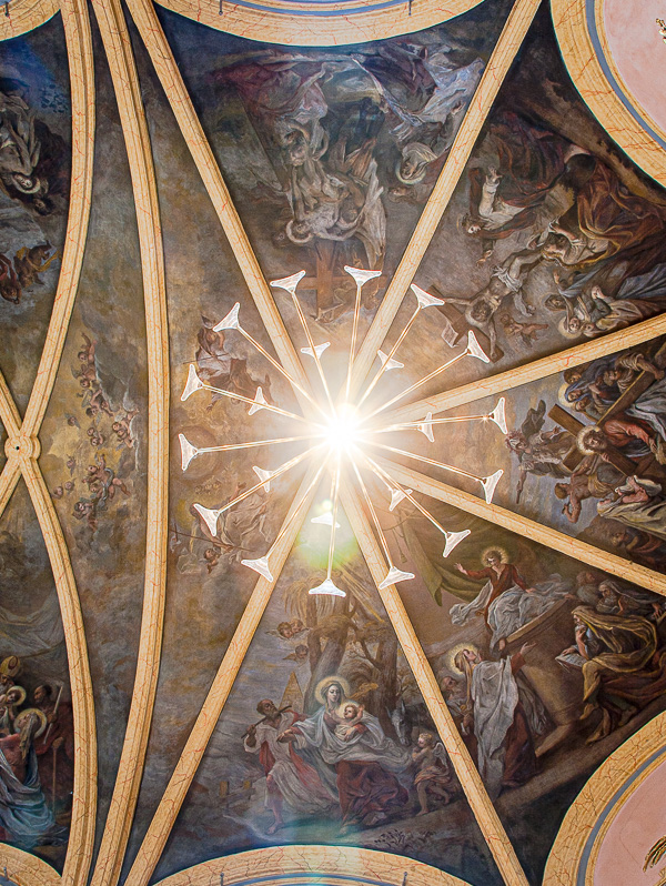 Lustres de l’église Saint-Hippolyte de Thonon-les-Bains, par Natacha MONDON & Eric PIERRE – Chœur