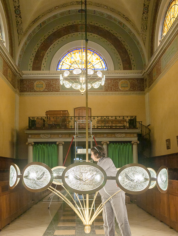 Lustres de la chapelle du séminaire Saint-Cyprien à Toulouse, par Natacha MONDON & Eric PIERRE - Installation