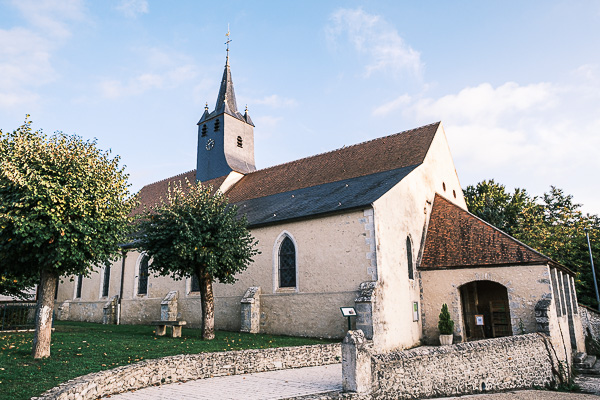 Lustres chauffants de l'église Saint-Aignan de Griselles - Vue de léglise Lustres chauffants de l’église Saint-Aignan de Griselles, par Natacha MONDON & Eric PIERRE - Vue de léglise