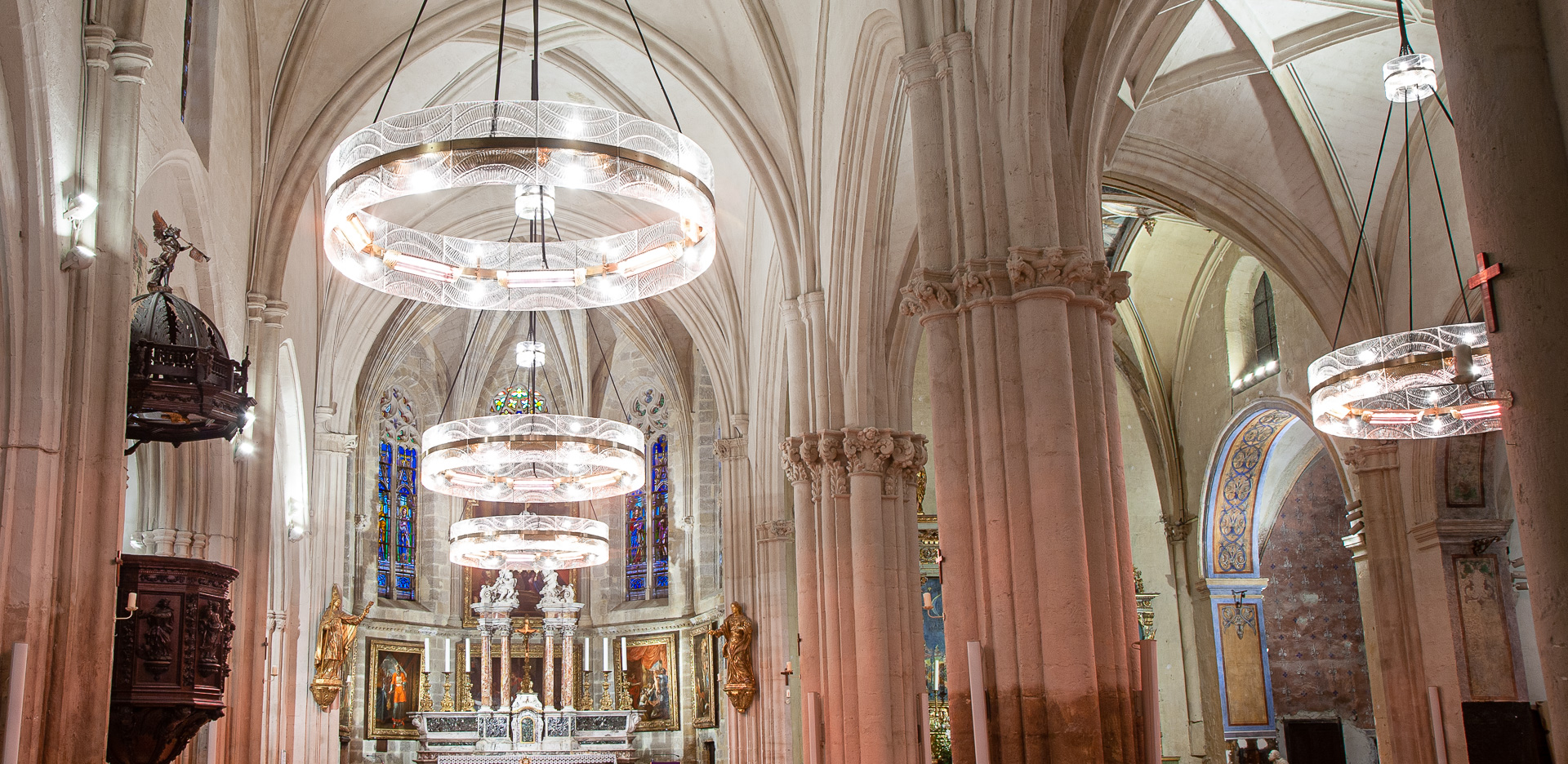 Lustres chauffants de l’église Saint-Nicolas de Pertuis — lauréats des Trophées de la Construction 2020