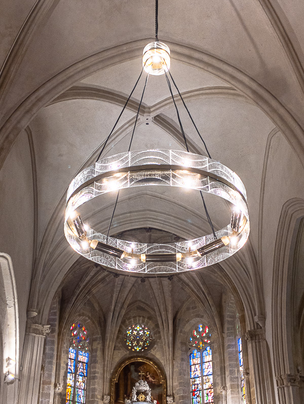 Lustres chauffants de l’église Saint-Nicolas de Pertuis, par Natacha MONDON & Eric PIERRE - Vue d’un lustre