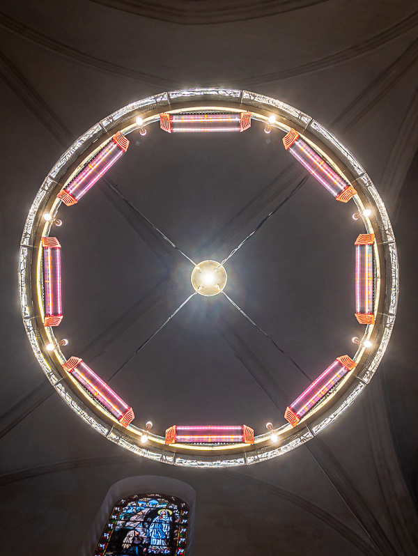 Lustres chauffants de l’église Saint-Nicolas de Pertuis, par Natacha MONDON & Eric PIERRE - Vue de dessous