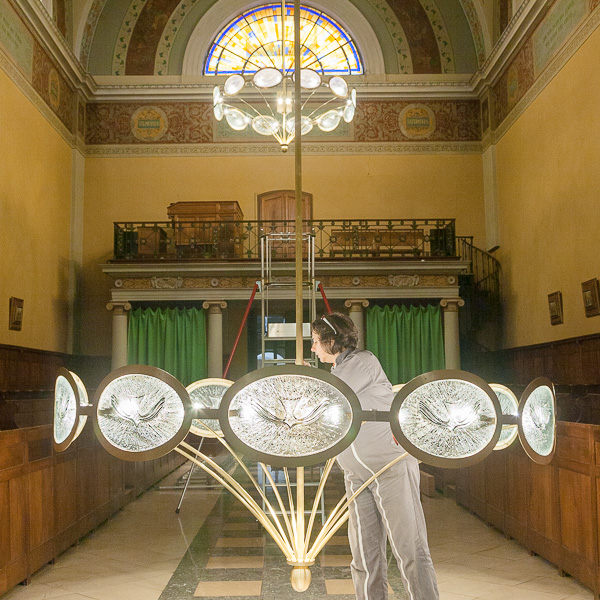 Lustres de la chapelle du séminaire Saint-Cyprien à Toulouse, par Natacha MONDON & Eric PIERRE - Installation