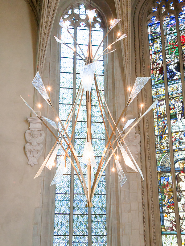Lustres de la Sainte-Chapelle du château des ducs de Savoie à Chambéry, par Natacha MONDON & Eric PIERRE - Vue d’un lustre