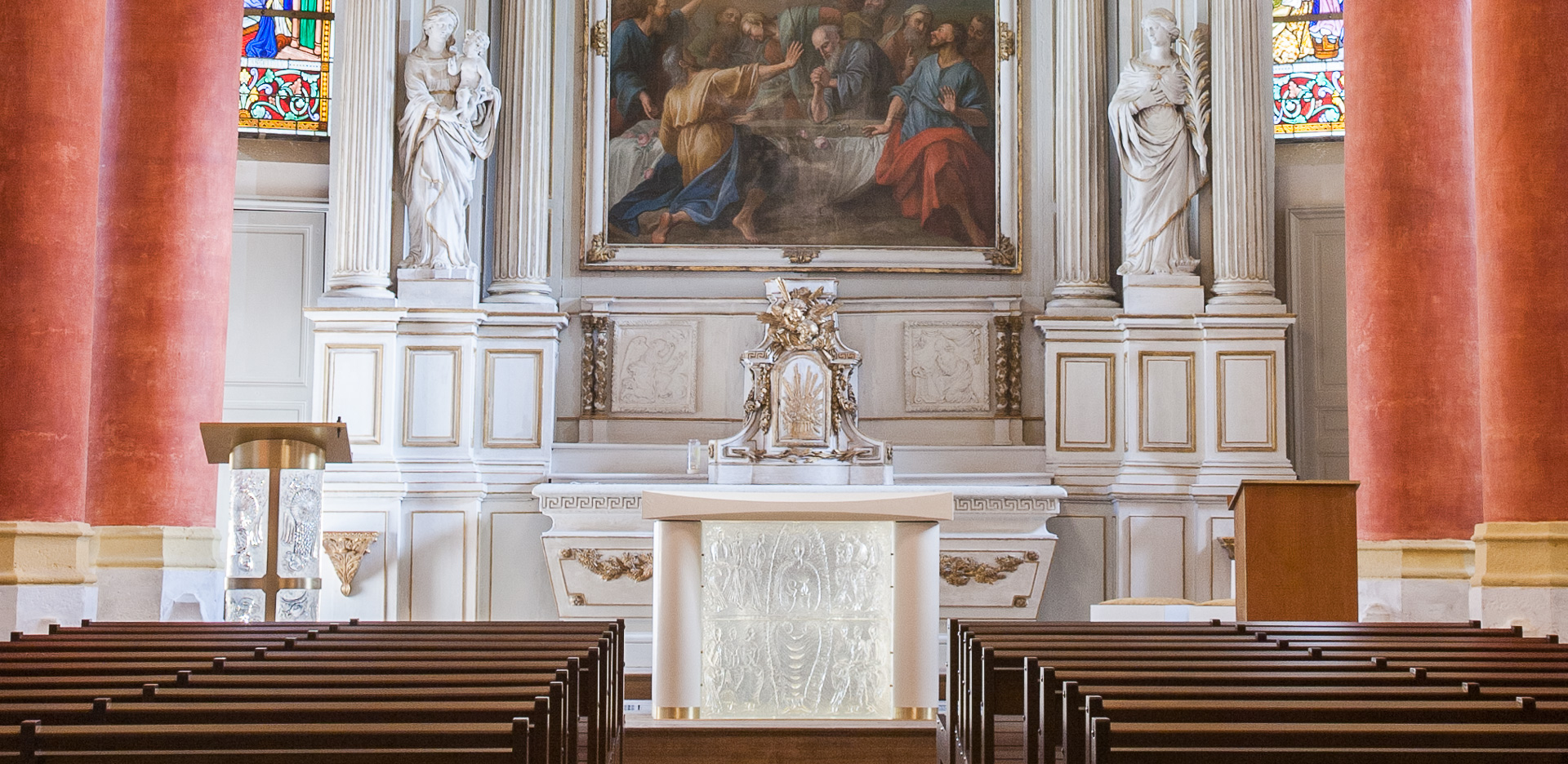 Mobilier liturgique de l'église Notre-Dame de l'Assomption de Stains - Nef Mobilier liturgique de l’église Notre-Dame de l’Assomption de Stains, par Natacha MONDON & Eric PIERRE - Nef