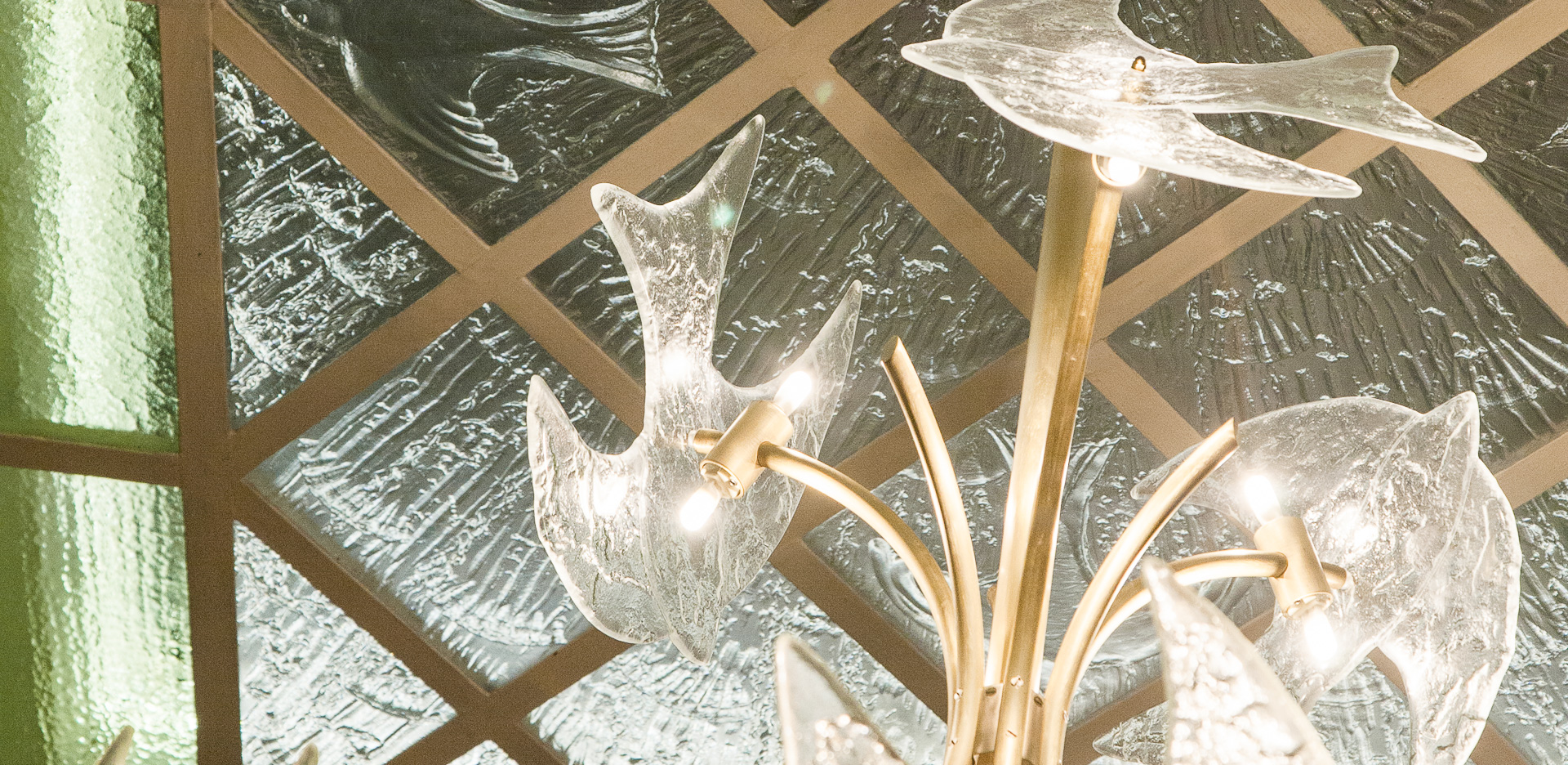 Glass canopy with birds - Archtectural kiln formed glass - Details Glass canopy with birds - Archtectural kiln formed glass, by Natacha MONDON & Eric PIERRE - Details